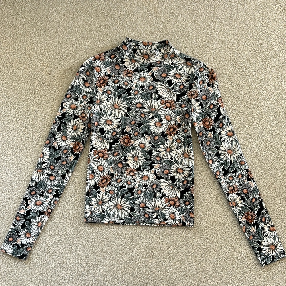 Forever 21 • Floral Turtle Neck • Size Small